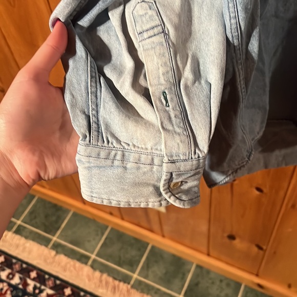 Tommy Hilfiger Light Wash Denim Jacket with Embroidery | Size: Large - Picture 5 of 7